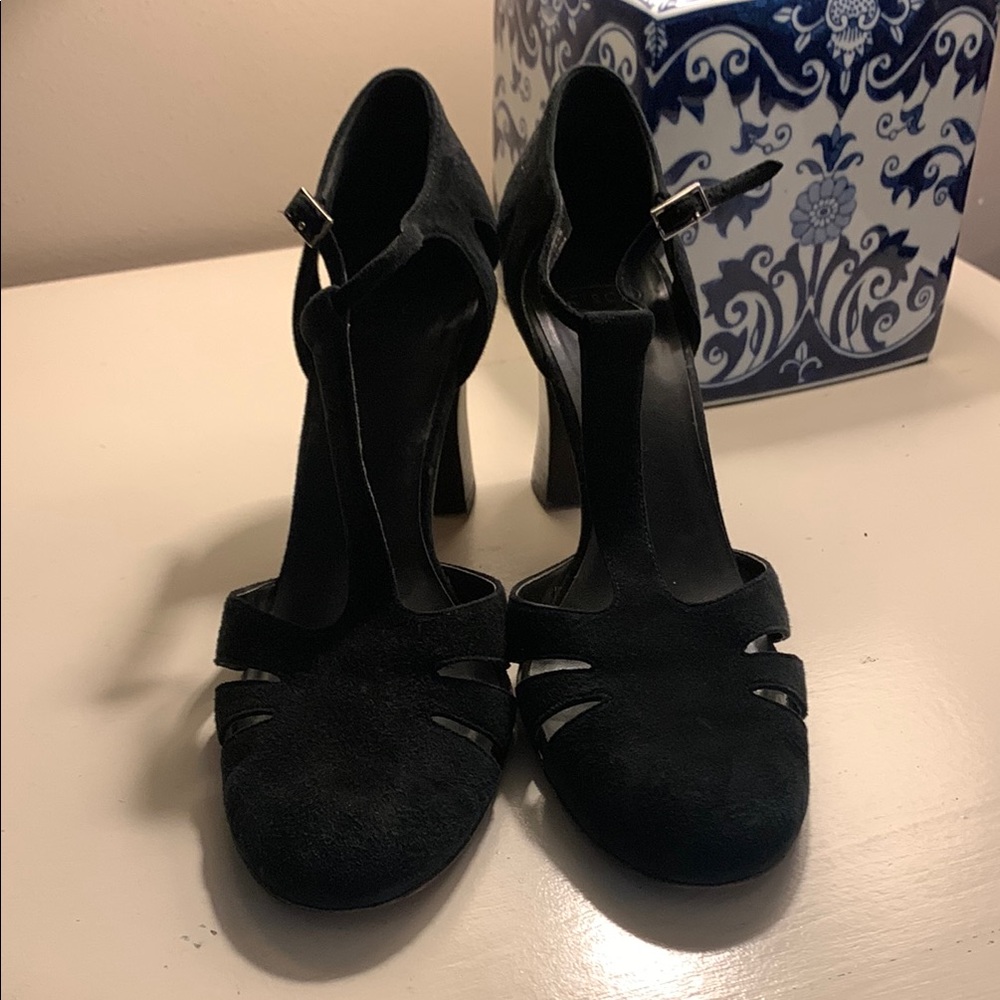 Joan & David Black Heels with T-Strap and Moderate Heel size 9